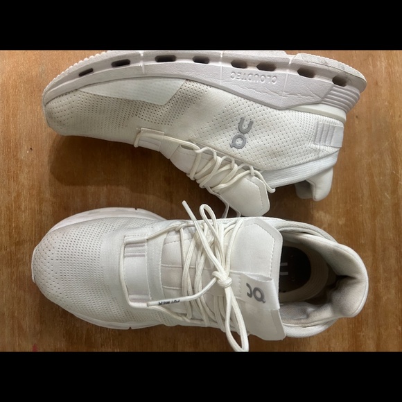 On Cloud Women Sz8.5 - Picture 8 of 10